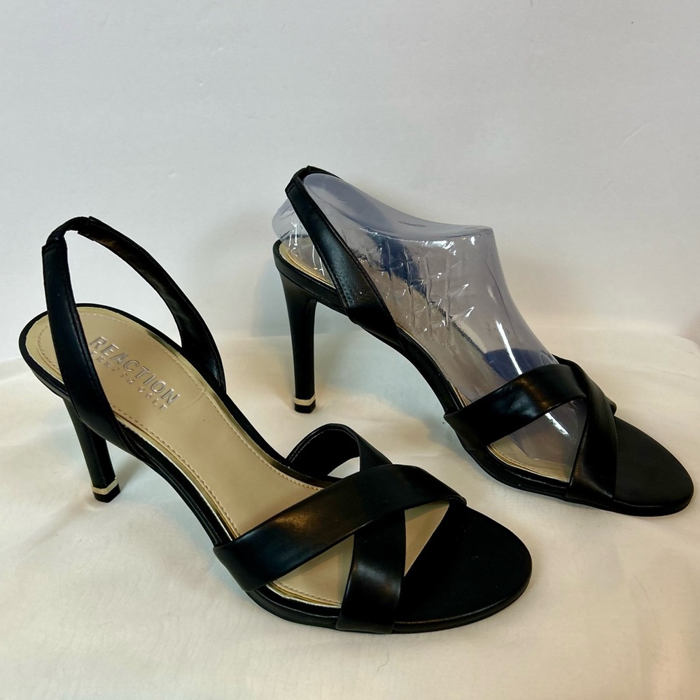 Kenneth Cole Women's Bobbi Black Sling Back Heeled Sandals / size 6M